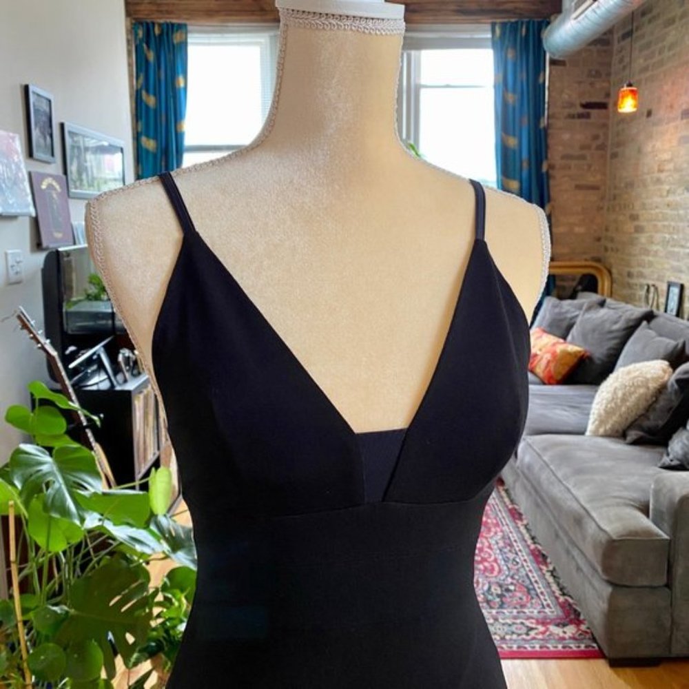 New Alice + Olivia Devlin plunge neck mesh insert v-neck maxi column gown dress - Picture 8 of 16